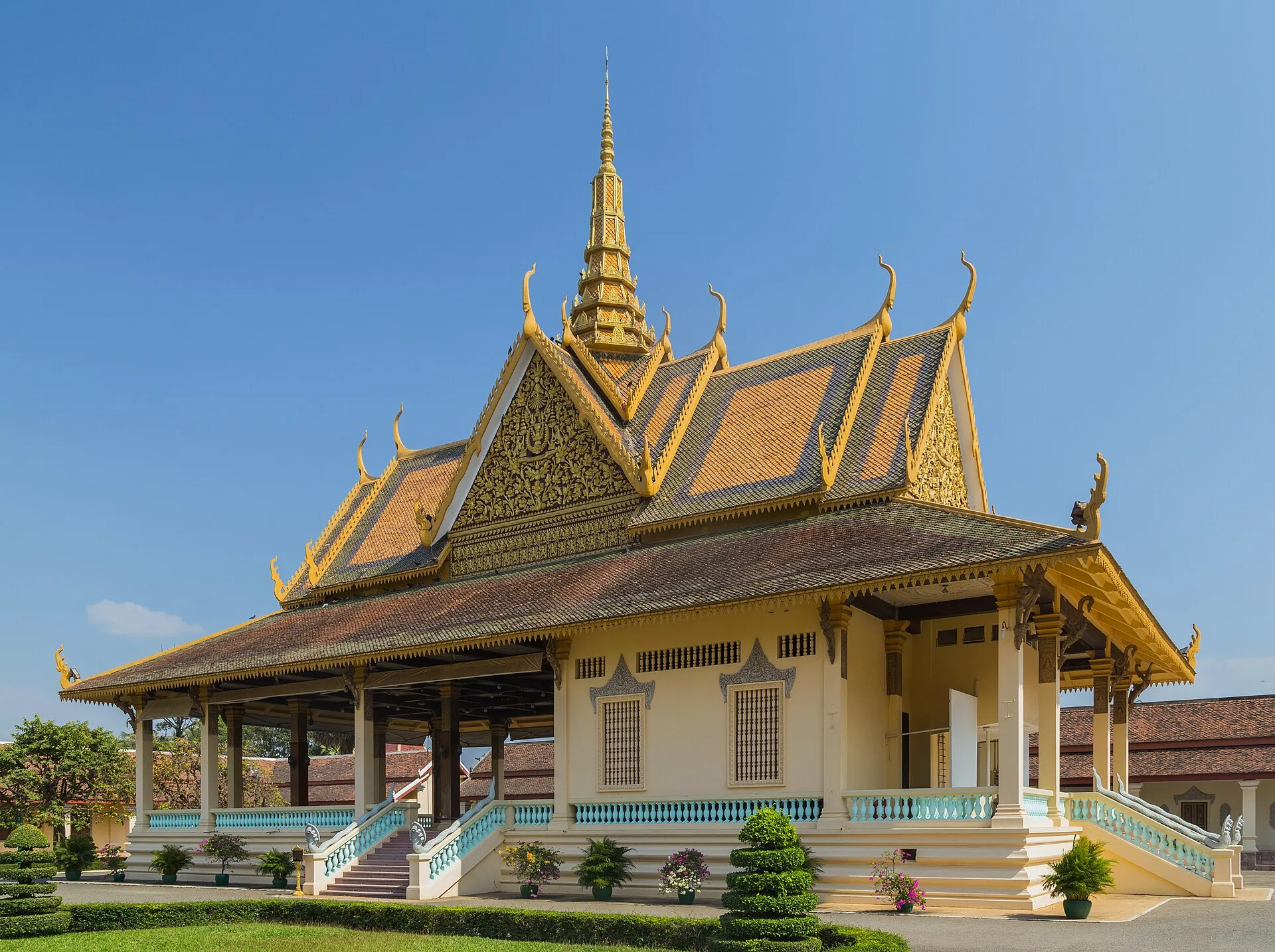 Pałac Królewski w Phnom Penh ze złoconymi dachami