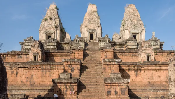 Trzy wieże na górnym tarasie świątyni Pre Rup